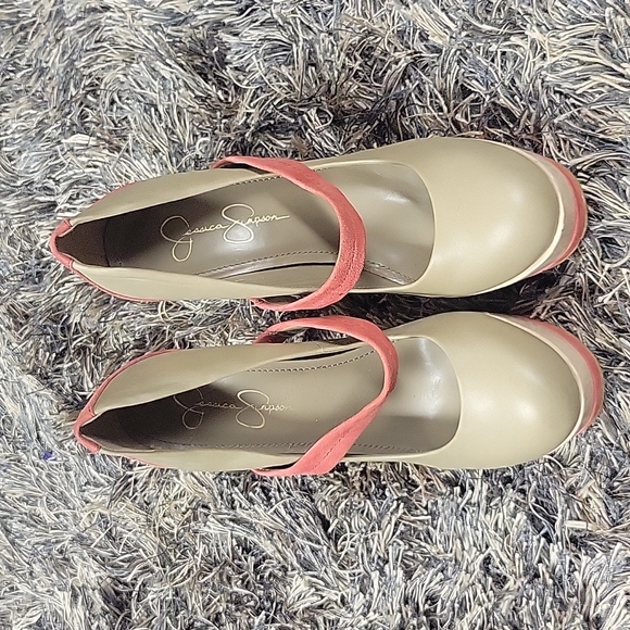 Jessica Simpson Stack Pump with Strap - Picture 2 of 4